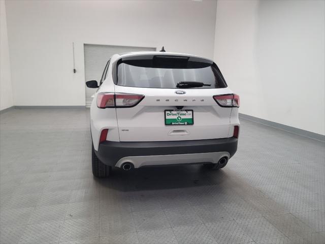 2022 ford escape se