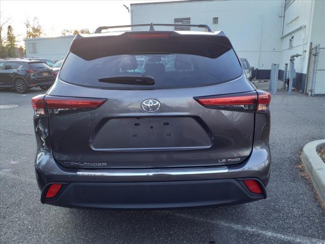 2022 toyota highlander le