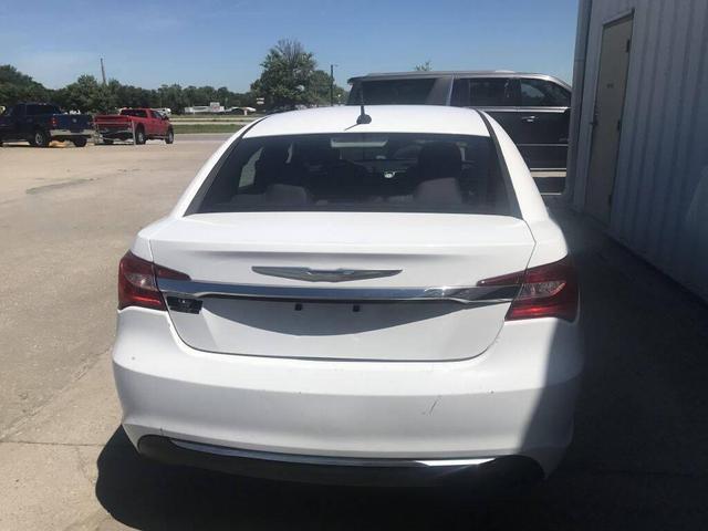 2014 chrysler 200 lx