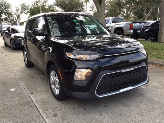 2022 kia soul lx