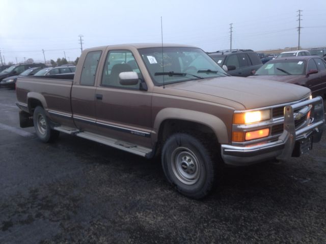 1994 chevy c/k 2500 ext cab long bed 5.7 eng. 5sp. needs motor, but drivable