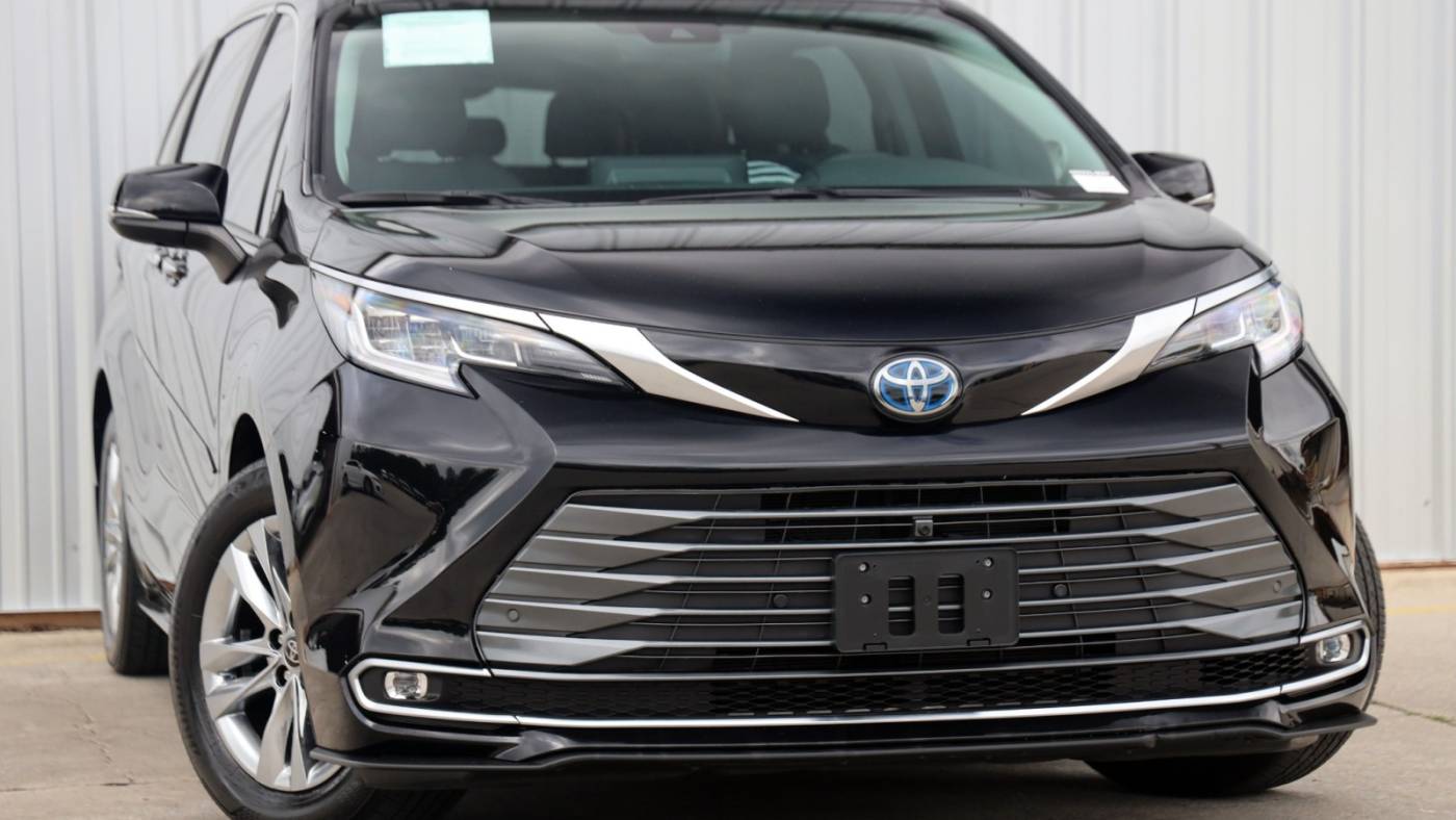 2023 toyota sienna limited 7-passenger