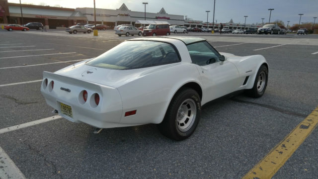 1982 corvette, 29,000 miles. no reserve!!!