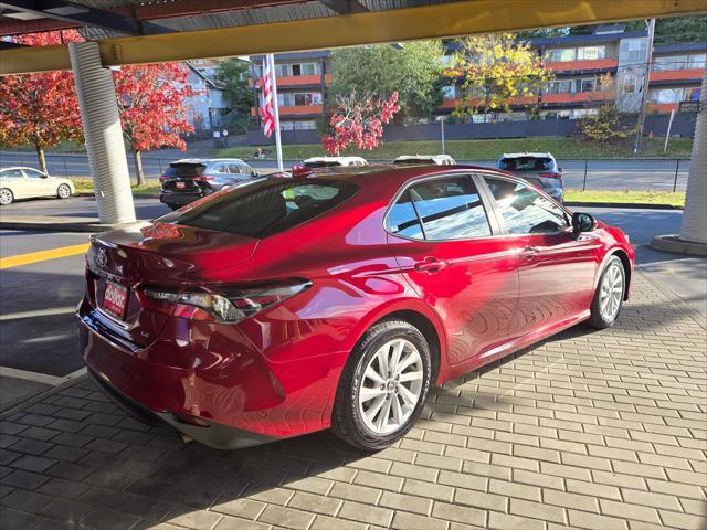 2022 toyota camry le
