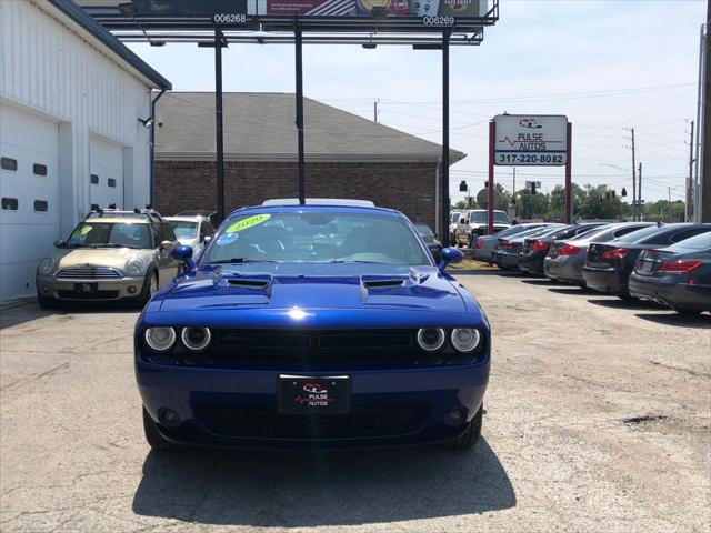 2020 dodge challenger sxt