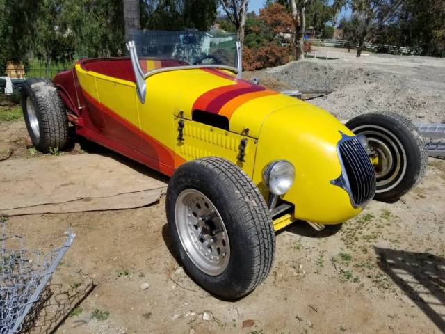 1927 ford roadster, speedway fiberglass body,great first hot rod for low $$