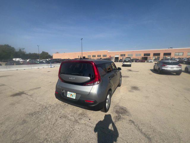 2022 kia soul lx
