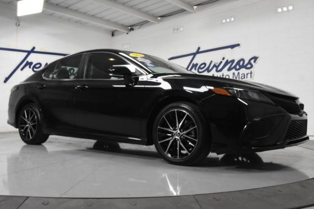 2022 toyota camry se