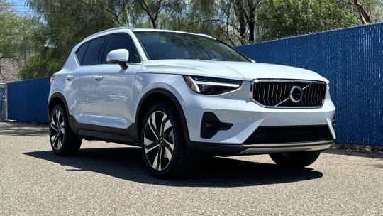 2025 Volvo XC40