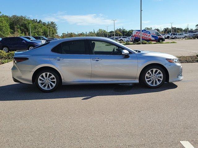 2022 toyota camry le