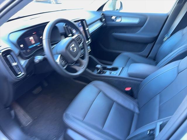 2024 volvo xc40 b5 core bright theme