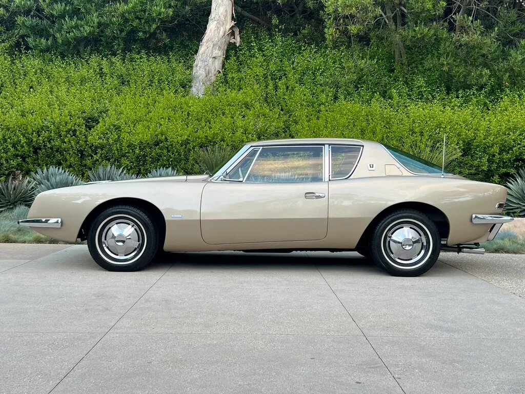 studebaker avanti r2