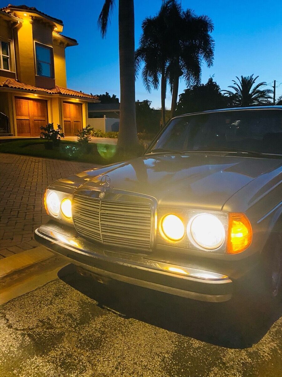 1985 mercedes-benz 300-series brown rwd automatic dt