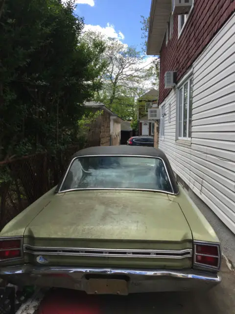 1969 dodge dart 4dr sedan 8 cyl. engine green in non working condition