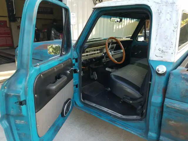 1968 f-100 ford puckup / with 390