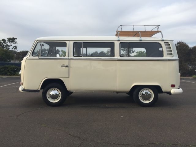 beautiful 1972 vw bus deluxe