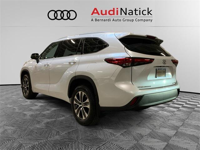 2022 toyota highlander xle