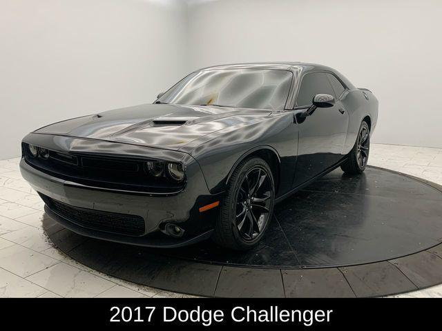 2017 dodge challenger sxt