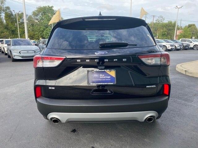 2022 ford escape se