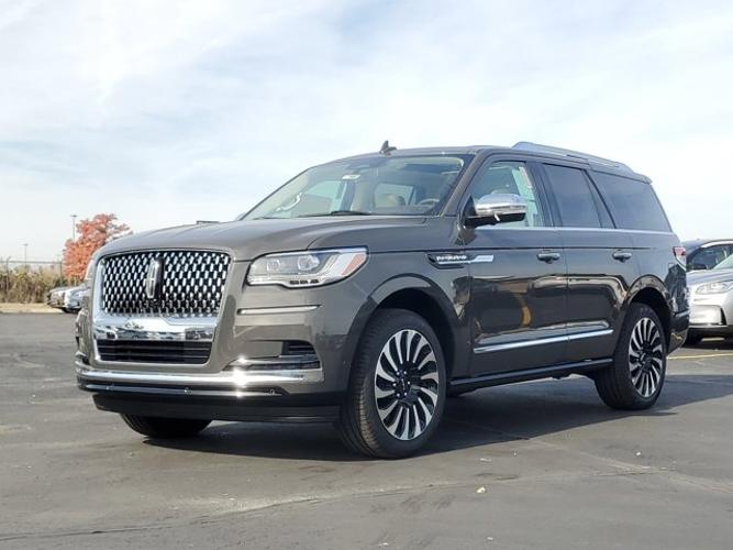 new 2024 lincoln navigator black label