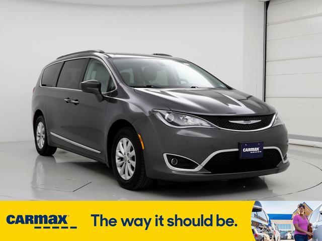 2017 chrysler pacifica touring l