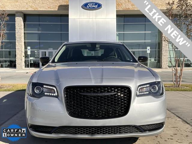 2023 chrysler 300 touring