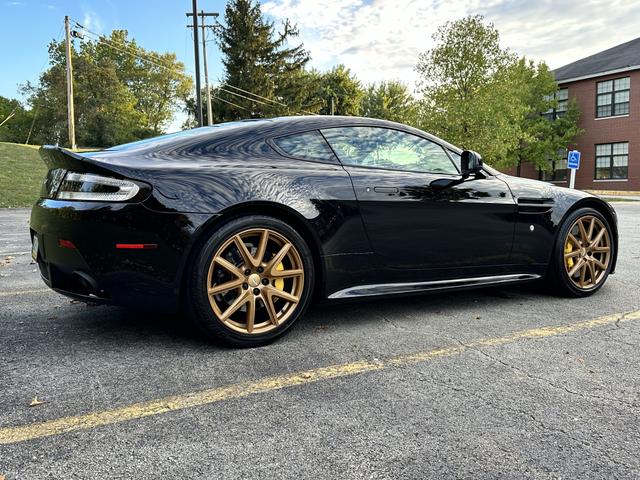 2015 aston martin vantage gt base
