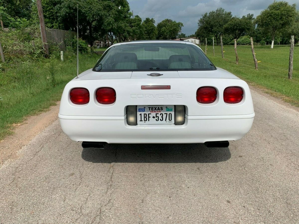 beautiful 1992 chevrolet corvette white on grey