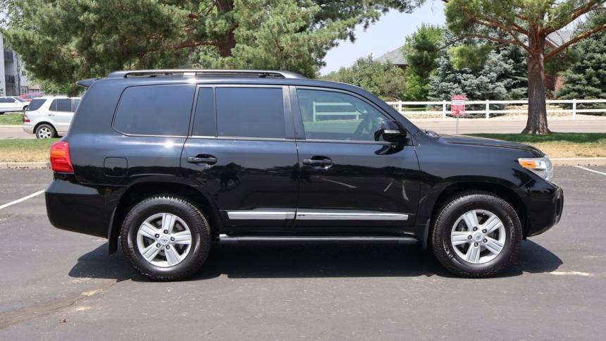 2013 toyota land cruiser base