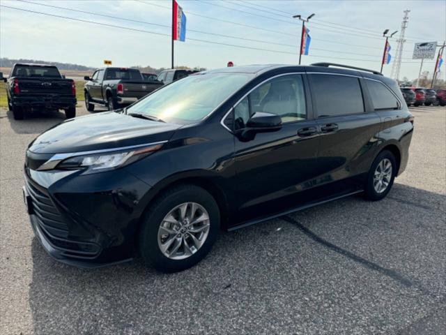 2022 toyota sienna le