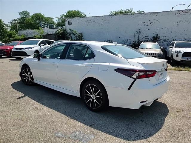 2022 toyota camry se