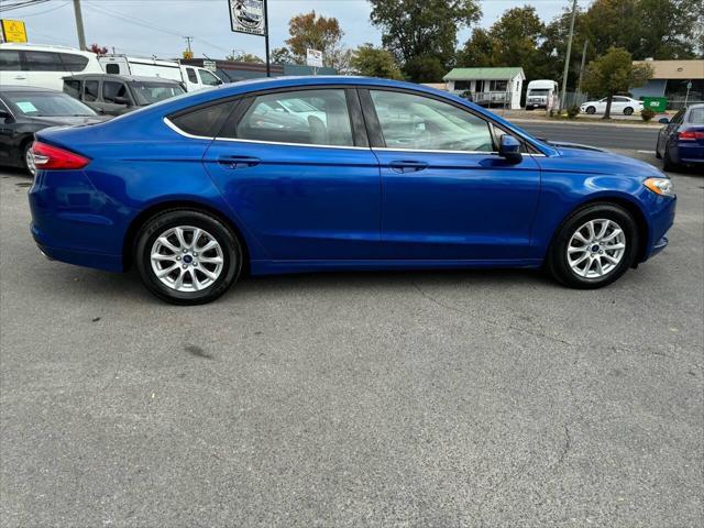 2017 ford fusion se