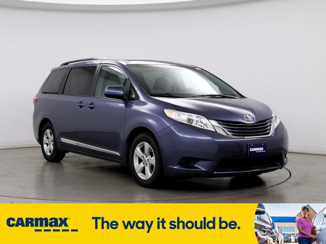 2017 toyota sienna le