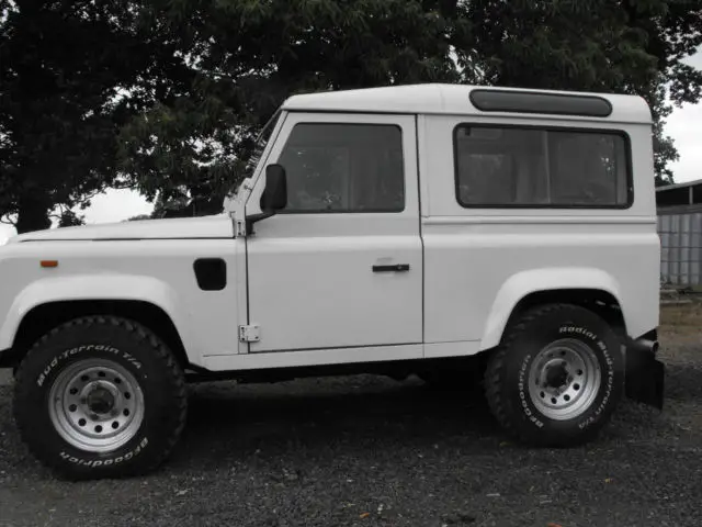 land rover defender 200tdi hi-cap pickup restored to very high standard