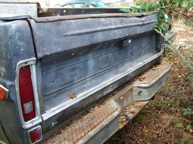 vintage 1970 ford f-100 long bed truck