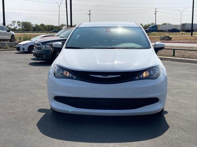 2022 chrysler voyager lx