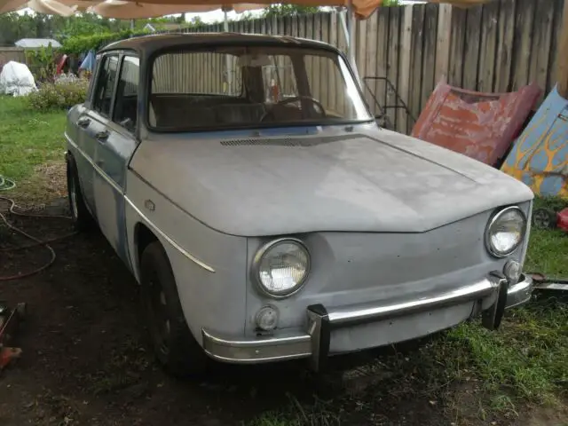 renault , very limited production model # 1134 r-8 gordini