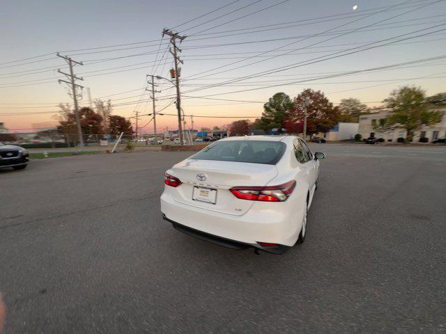2022 toyota camry le