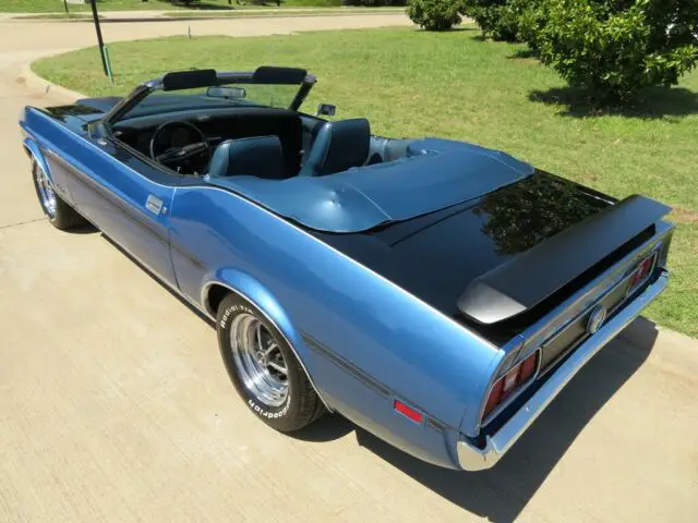 1972 ford mustang convertible w/ 351 automatic w/ ac / disc / power steering