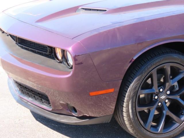 2021 dodge challenger sxt