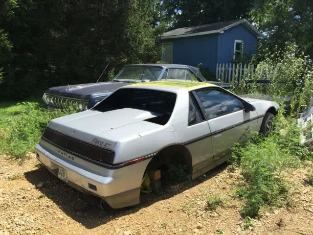1985 pontiac ferio gt, no motor, good condition but needs restoration