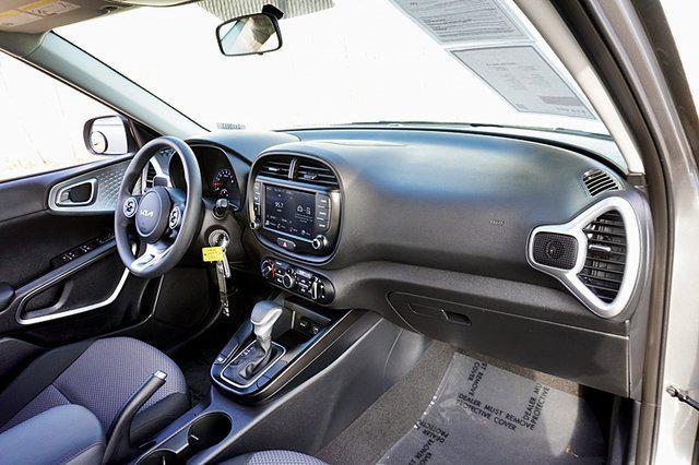 2022 kia soul lx
