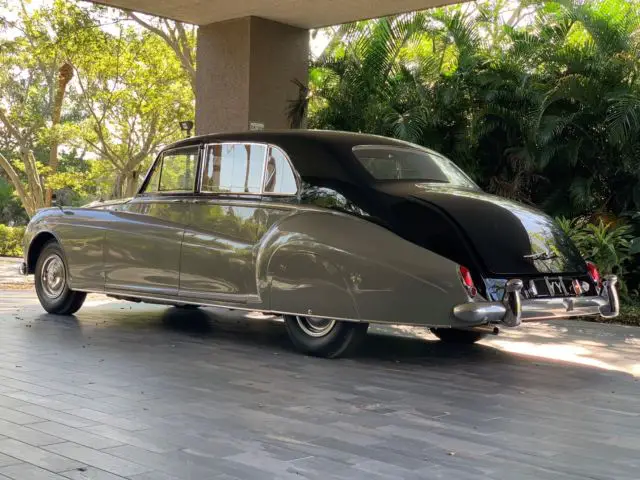 1961 rolls royce phantom v