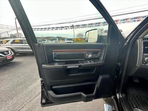 2018 ram 3500 laramie crew cab 4x4 6'4' box in tuppers plains, ohio
