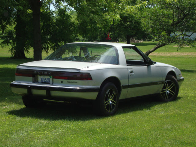 1988 buick reatta......super clean