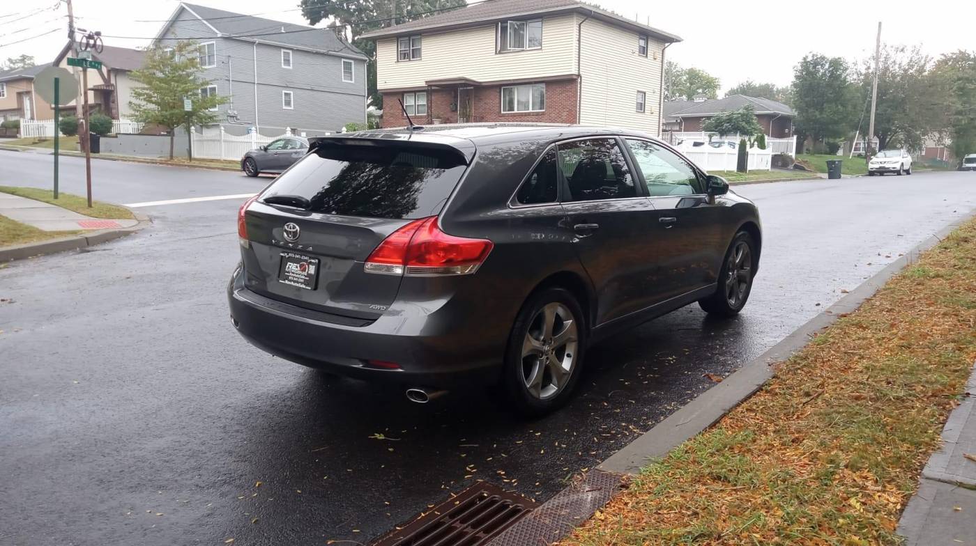 2010 toyota venza awd v6