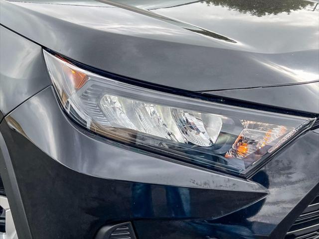 2021 toyota rav4 le