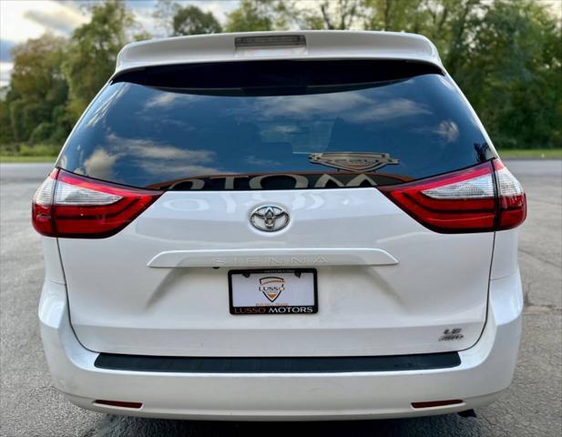 2016 toyota sienna le