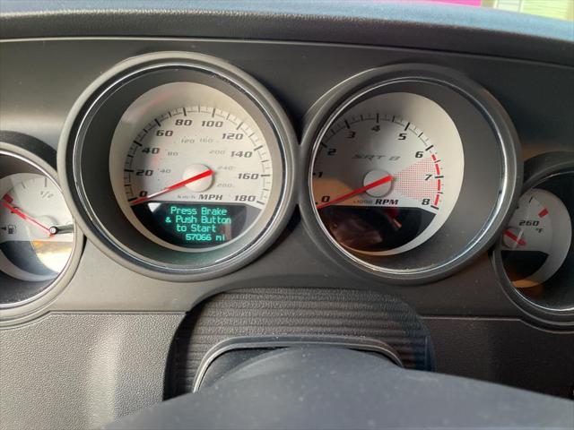 2008 dodge challenger srt8