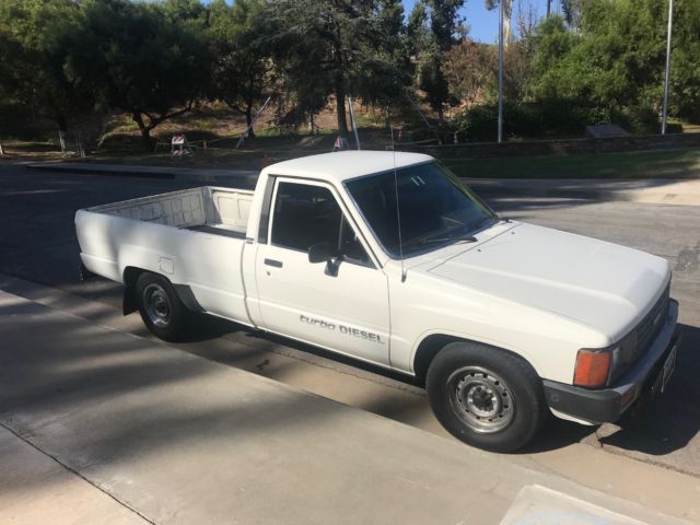 1985 toyota turbo diesel long bed california pick up truck (not 1992)